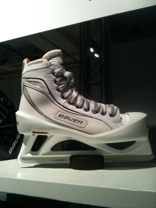 Bauer One100 Skates